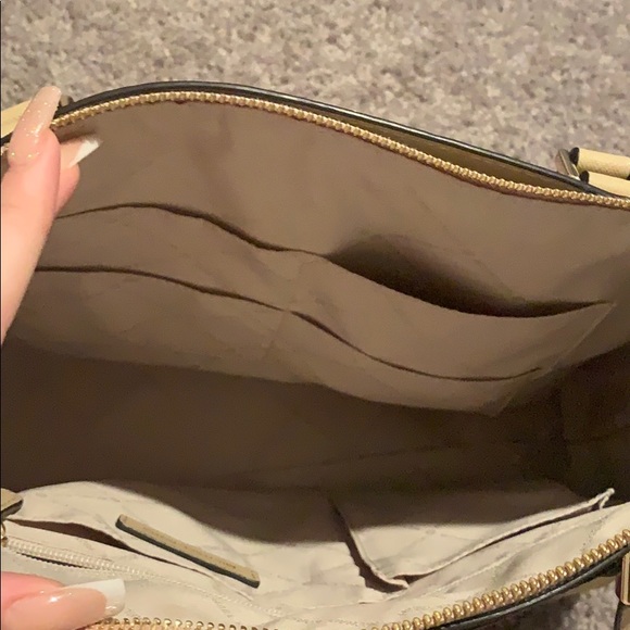 MK beige purse - Picture 4 of 4